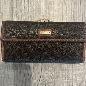 Rioni clasp wallet